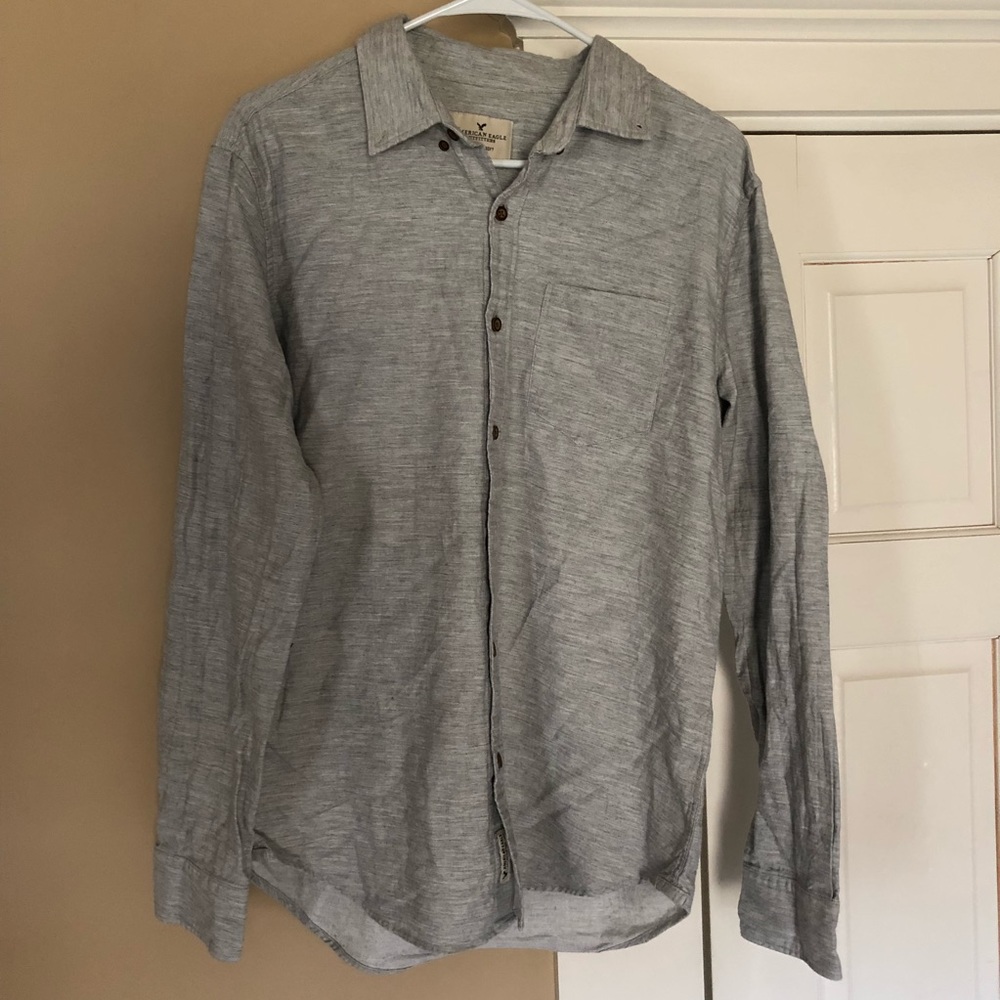 👀American Eagle Seriously Soft Button Down